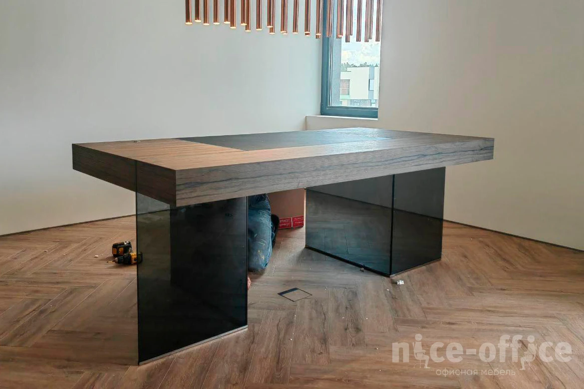 Стол руководителя GS-1N Glass.Go фото в интерьере 1